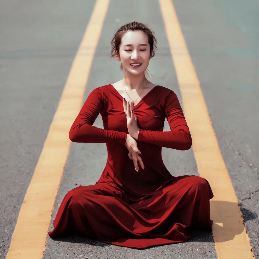 新人兜兜唱跳没大哥